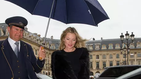 Kate Moss vrea sa se mute la mare