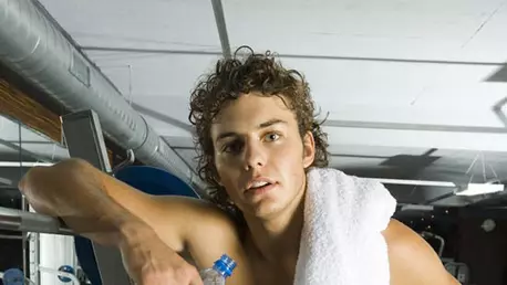 Si barbatii sufera la frumusete