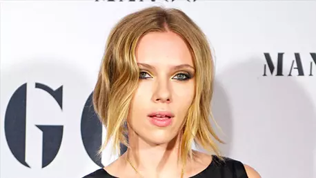 Scarlett Johansson se muta cu Sean Penn