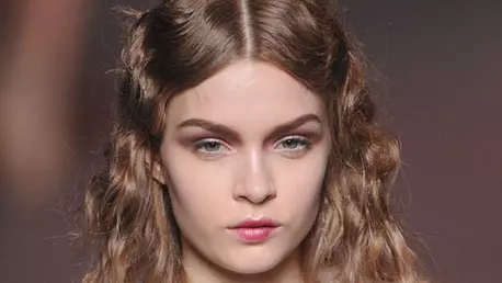 Tendinte coafura toamna iarna: bucle