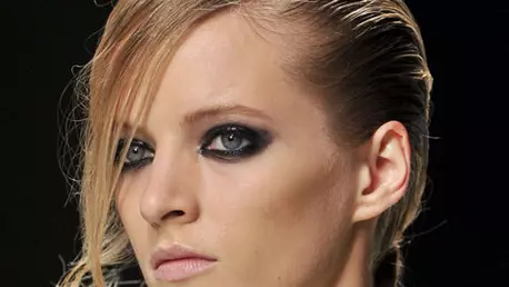 Tendinte coafura primavara vara: cararea pe-o parte