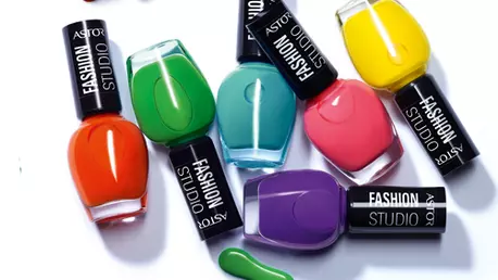 Noile lacuri de unghii Fashion Studio Colour Mania, Astor
