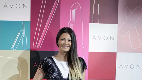 AVON si Antonia au relansat gama de machiaj „Avon”