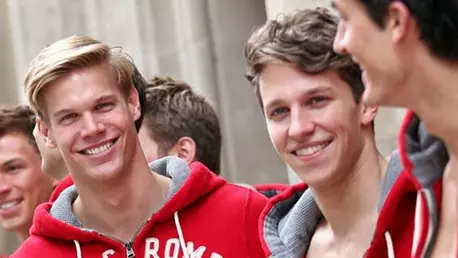 Abercrombie&Fitch: haine pentru oamenii tineri, sexy si cool!