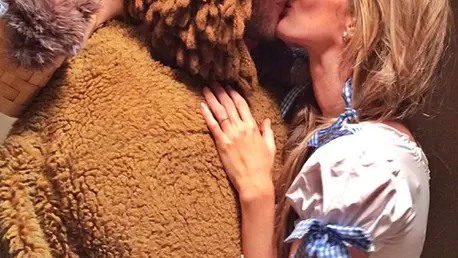 Gisele Bundchen, intr-un costum sexy pentru Halloween