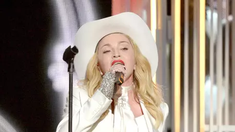 Madonna a purtat o creatie MURMUR la premiile Grammy 2014