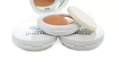 Retuseaza si protejeaza-ti tenul cu Retouche de la Eau Thermale JONZAC