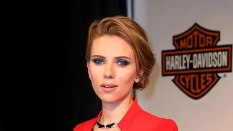 Scarlett Johansson a dat in judecata un scriitor francez