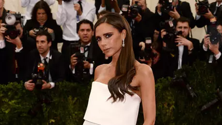 Victoria Beckham isi vinde hainele in scopuri caritabile