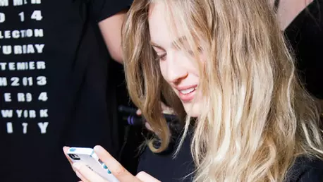 9 semne ca smartphone-ul iti afecteaza relatiile 