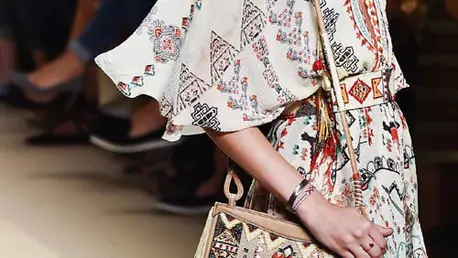 Cel mai hot trend al sezonului – asortarea gentii cu tinuta