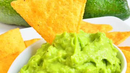 Cea mai buna reteta de guacamole (crema de avocado)
