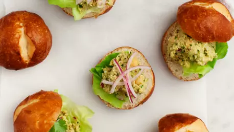 Mini burgeri cu salata de naut