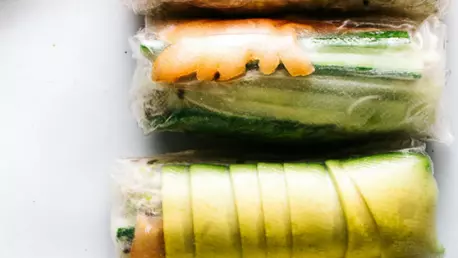 Rulouri de vara cu somon fume si avocado 