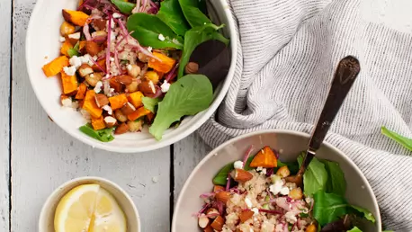 Salata cu cartofi dulci, feta si quinoa