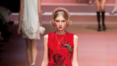 Rosu pasional, un must have al sezonului