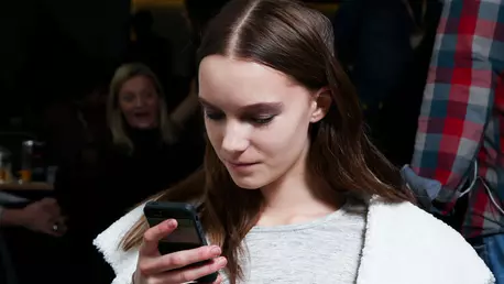 15 lucruri pe care sa le spui sau nu intr-un sms trimis unui barbat