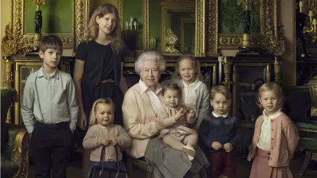 Trei fotografii remarcabile marcheaza astazi cea de-a 90-a aniversare a Reginei Elisabeta a II-a