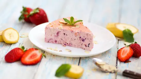 Cheesecake rece cu capsuni