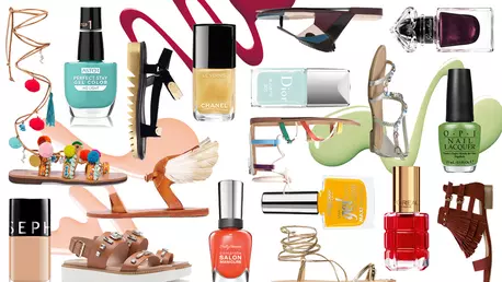 TOP 50 cele mai stylish sandale plate si lacurile de unghii cu care sa le asortezi