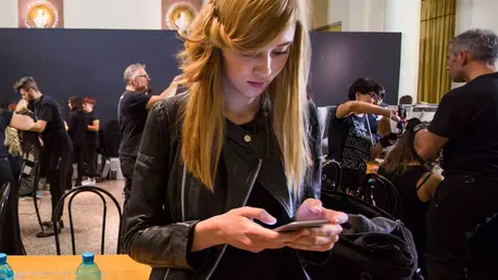 Daca te gandesti sa-i trimiti un mesaj fostului tau iubit, mai bine scrie uneia dintre aceste persoane