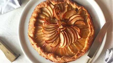 Galeta de mere cu sos de unt brun si vanilie, de Ioana Dumitrescu