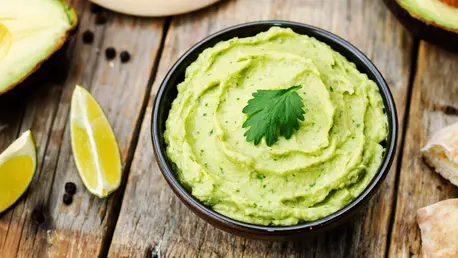 Humus cu avocado
