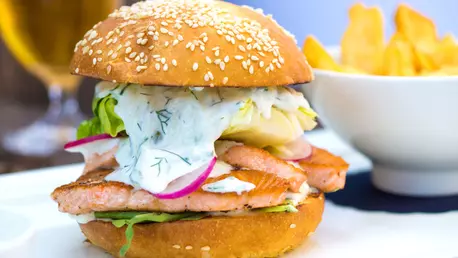 Burger cu somon, o alternativa sanatoasa