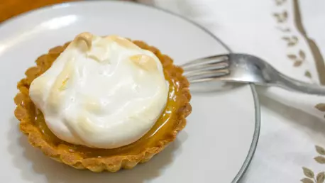 Tarta cu lamaie si bezea, de Ioana Dumitrescu