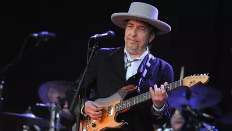 Bob Dylan si-a acceptat, in sfarsit, Premiul Nobel pentru Literatura