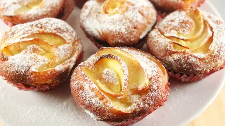 Briose cu mere, nuci si banane