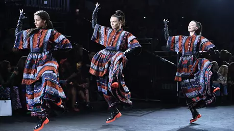 Colectia KENZO x H&M, prezentata la New York printr-un spectacol grandios regizat de Jean-Paul Goude