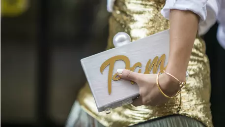 10 clutch-uri potrivite pentru petrecerile sezonului