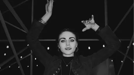 Frances Bean Cobain- tribut emotionant pentru tatal ei, Kurt Cobain, in ziua in care ar fi implinit 50 de ani