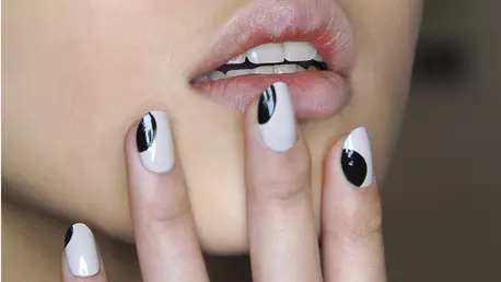 TEST: Care este culoarea perfecta de lac de unghii pentru tine?