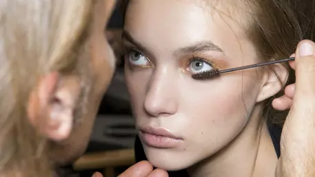 6 greseli pe care le faci cand folosesti mascara