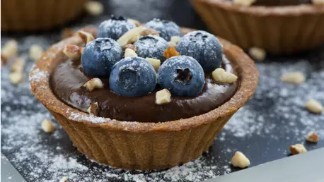 Tarte cu afine si ciocolata