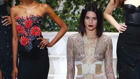 De ce isi ignora Kendall Jenner familia la show-urile de moda