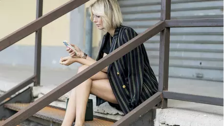 10 lucruri pe care poti sa le faci cand esti periculos de aproape de a-i trimite un mesaj fostului tau partener sexual