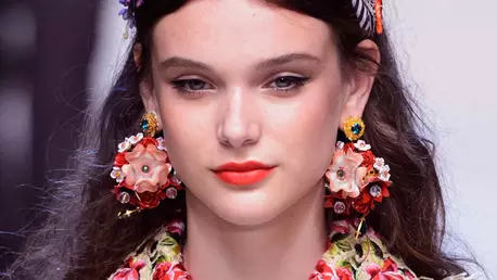 Focus on: Conturul pometilor