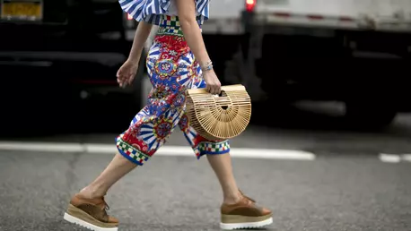 Pantofii cu platforma plata: 7 sugestii de primavara