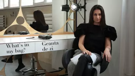What's in my bag cu Roxana Voloseniuc - Episodul #1 (VIDEO)