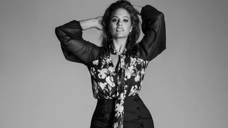 Ashley Graham a pozat nud pentru prima colectie plus-size a lui Prabal Gurung