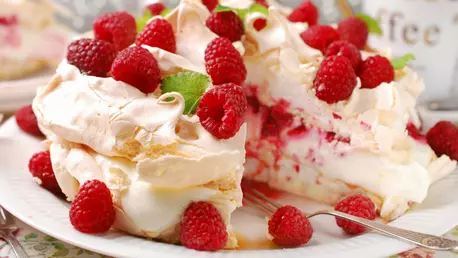 Pavlova cu lamaie si zmeura, fara gluten