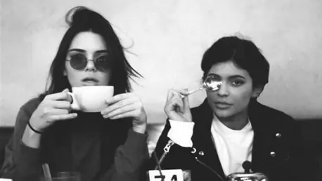 Imagini rare postate de celebritati in onoarea "Zilei Nationale a Fratilor" (GALERIE FOTO)