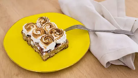 Prajitura cu rubarba si bezea, de Ioana Dumitrescu