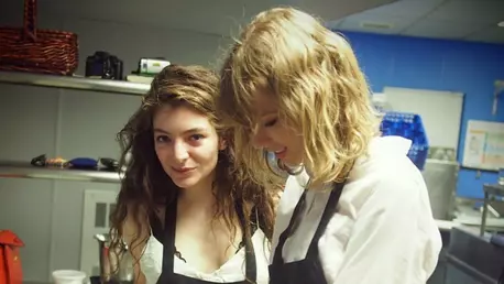 Lorde vorbeste despre prietenia ei cu Taylor Swift intr-un mod mai putin obisnuit