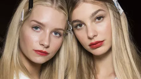 10 greseli de machiaj de evitat la birou