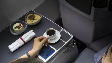 De ce nu ar trebui sa bei cafea sau ceai in timpul unui zbor