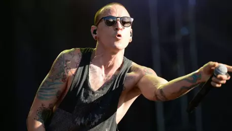 Chester Bennington, solistul trupei Linkin Park, s-a sinucis